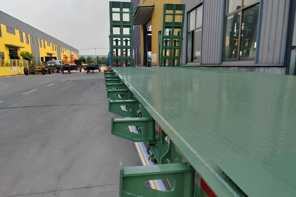 Lowbed truck trailer with side extensions Lowbed truck trailer with side extensions
