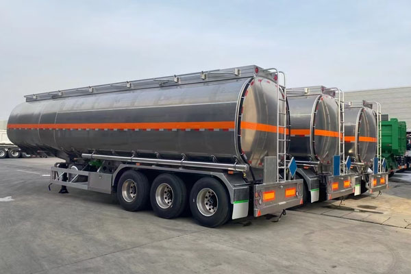 3 Axles Aluminum Tanker Trailer 3 Axles Aluminum Tanker Trailer