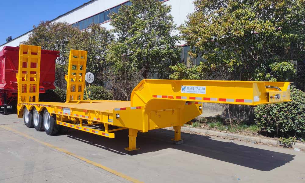 Tri axle low loader trailer Tri axle low loader trailer