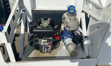 Fuel tanker trailer with PTO pump Fuel tanker trailer with PTO pump