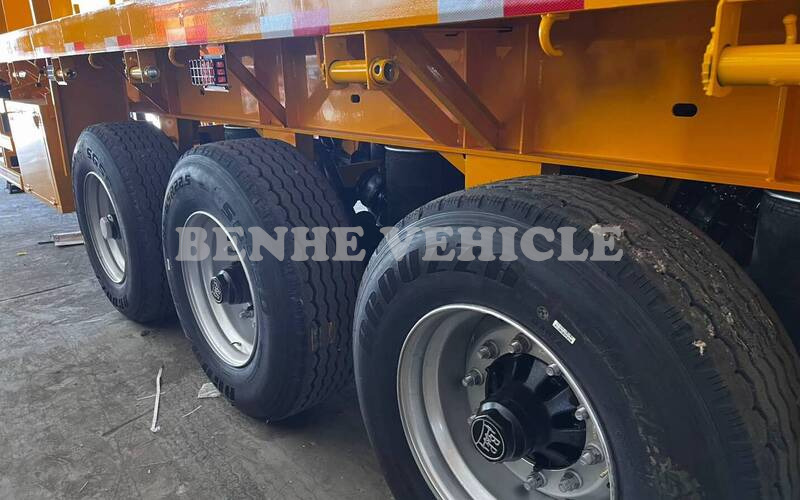 3 axles 13.5m flatbed trailer 3 axles 13.5m flatbed trailer