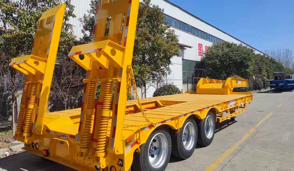 Tri axle low loader trailer Tri axle low loader trailer