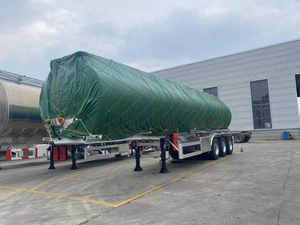 3 Axles Aluminum Tanker Trailer 3 Axles Aluminum Tanker Trailer