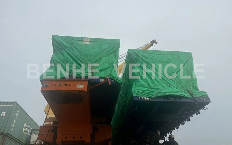 Flat deck trailer for shipment Flat deck trailer for shipment