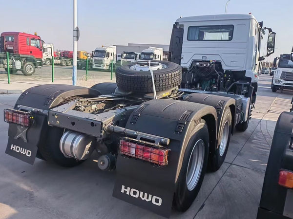 Cami&oacute;n tractor HOWO NX 371HP de 10 ruedas
