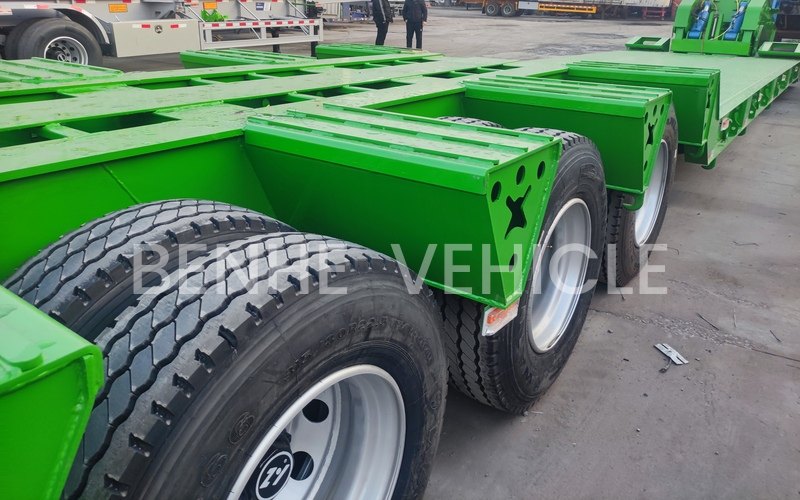 Detachable gooseneck lowboy trailer