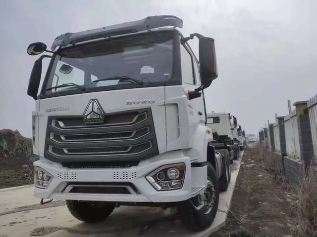SINOTRUK HOWO 6x4 Tractor Head
