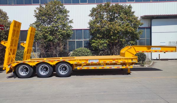Tri axle low loader trailer