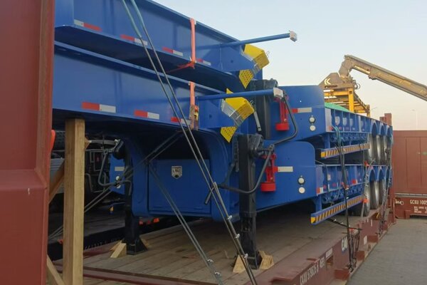 Semi lowbed trailer shipment