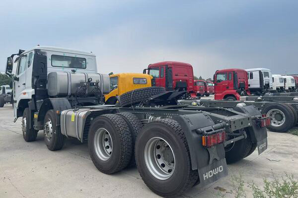 Camion tracteur HOWO 8x4
